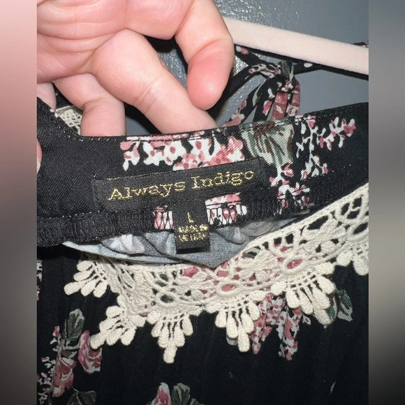 Always Indigo sz Large cold shoulder floral lace accent top with bell sleeves. - Picture 5 of 5